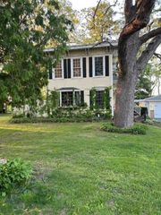 141 E RIVER Street, Rockton, IL 61072