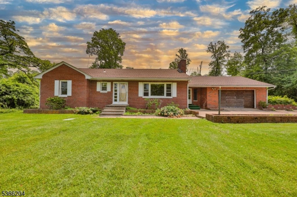 76 Hawks Schoolhouse Rd, Holland Twp., NJ 08804