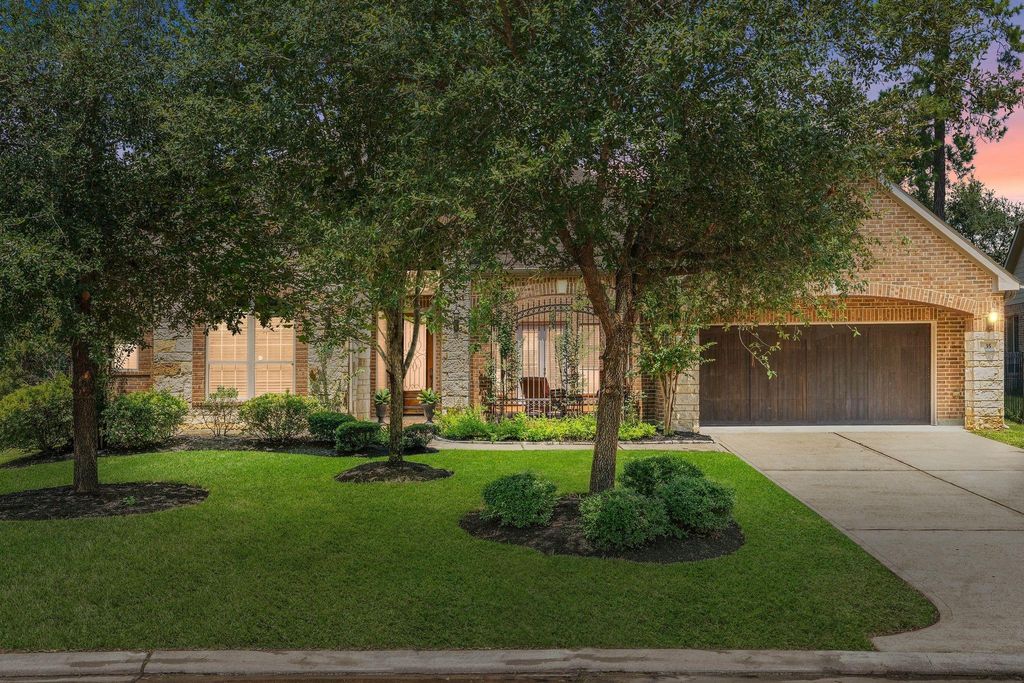 35 N Beech Springs Drive, The Woodlands, TX 77389