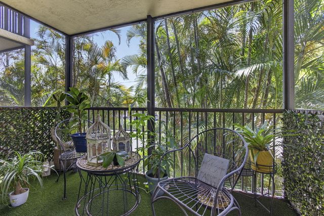 327 Southwind Drive 203, North Palm Beach, FL 33408