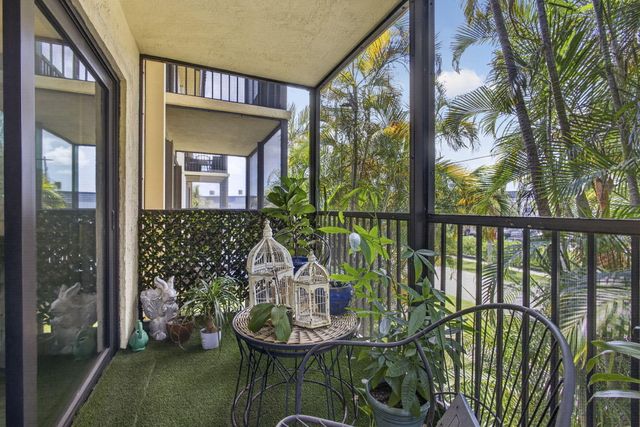 327 Southwind Drive 203, North Palm Beach, FL 33408