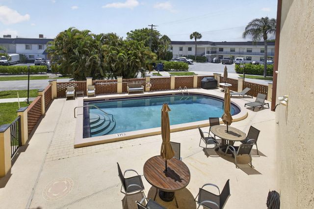 327 Southwind Drive 203, North Palm Beach, FL 33408