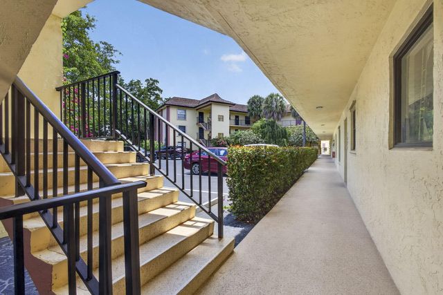 327 Southwind Drive 203, North Palm Beach, FL 33408