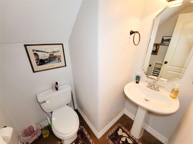 201 W Chatham, Bellville, TX 77418