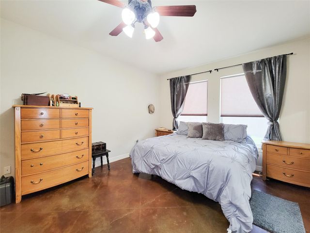 201 W Chatham, Bellville, TX 77418