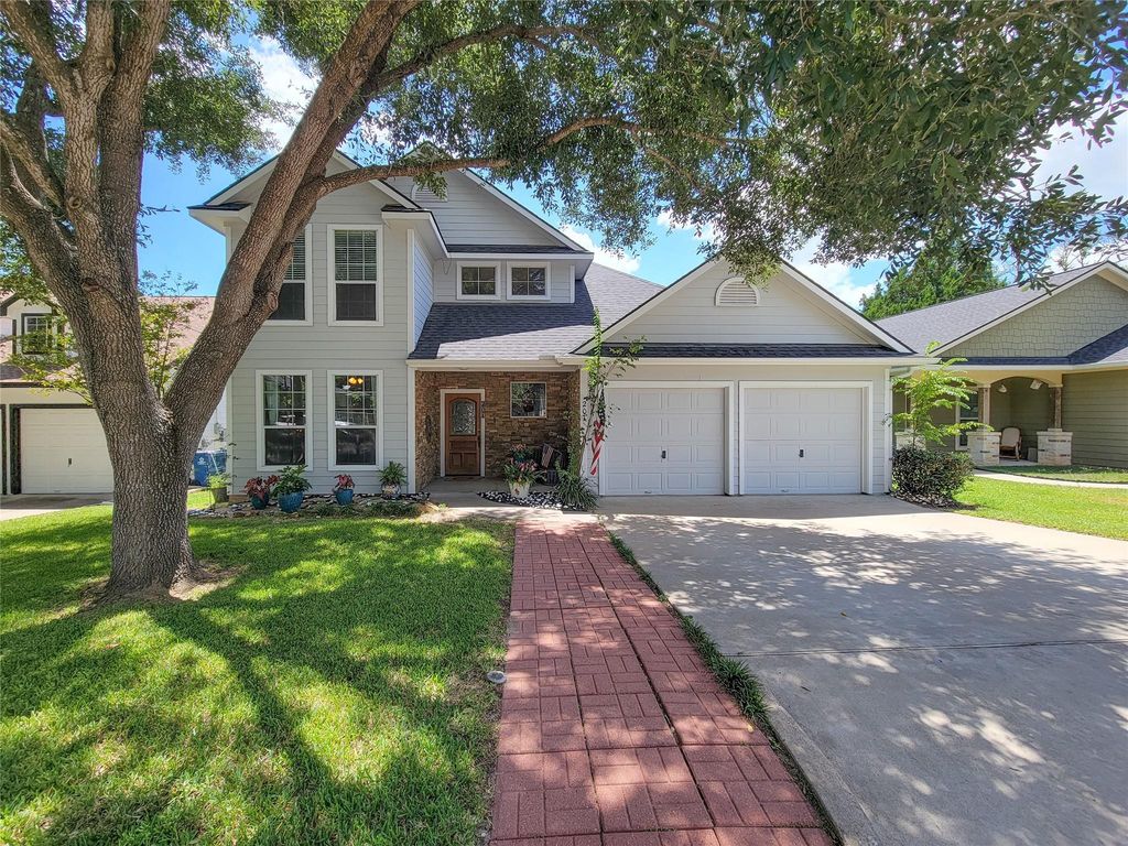 201 W Chatham, Bellville, TX 77418