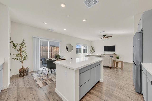 1272 Matlack St, Lincoln, CA 95648