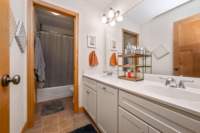 3929 Evermoor Parkway, Rosemount, MN 55068