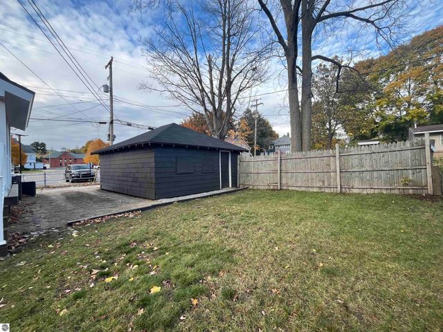 203.5 E Chapin Street, Cadillac, MI 49601