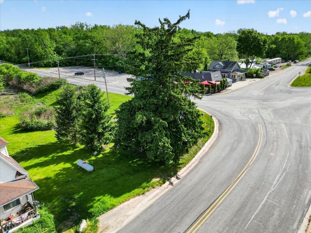 1387 E Riverside Drive, Ionia, MI 48846