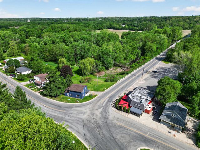 1387 E Riverside Drive, Ionia, MI 48846
