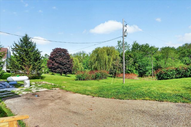 1387 E Riverside Drive, Ionia, MI 48846