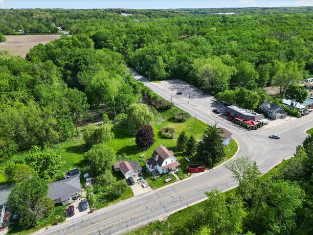 1387 E Riverside Drive, Ionia, MI 48846