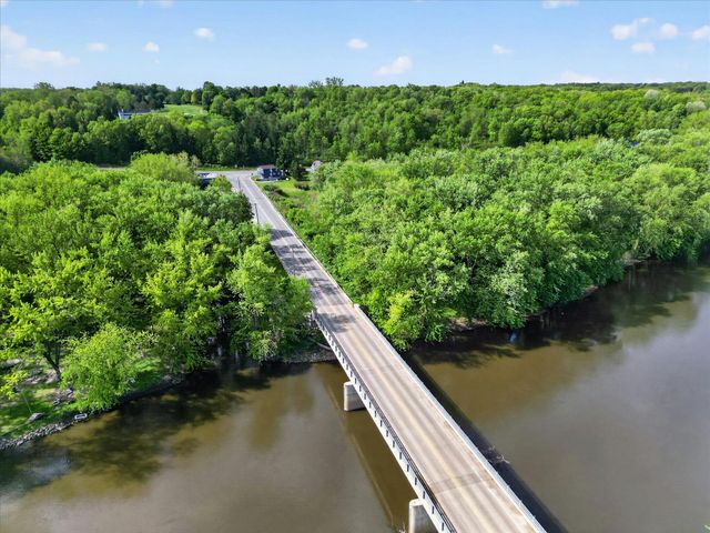 1387 E Riverside Drive, Ionia, MI 48846