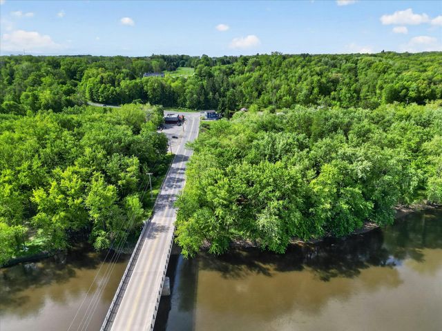 1387 E Riverside Drive, Ionia, MI 48846