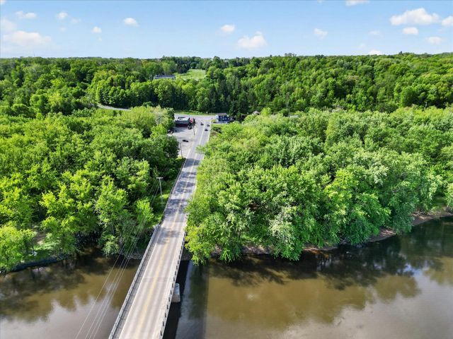 1387 E Riverside Drive, Ionia, MI 48846