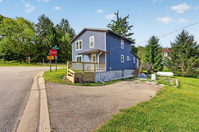1387 E Riverside Drive, Ionia, MI 48846
