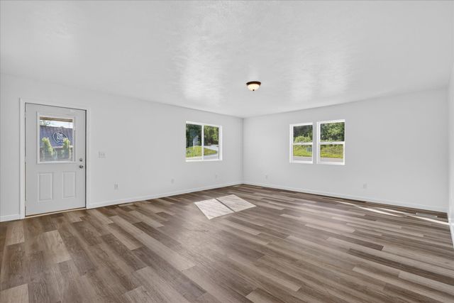 1387 E Riverside Drive, Ionia, MI 48846