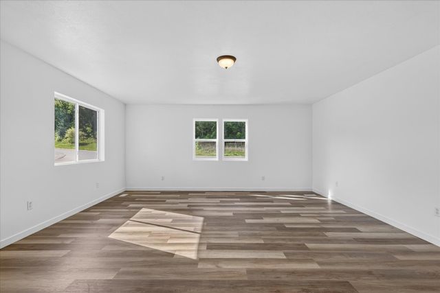 1387 E Riverside Drive, Ionia, MI 48846
