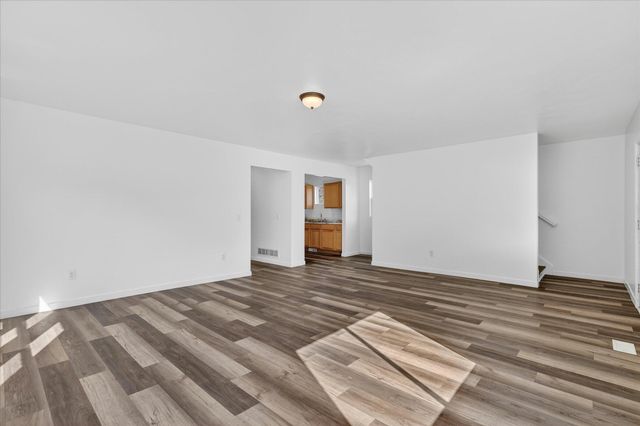 1387 E Riverside Drive, Ionia, MI 48846
