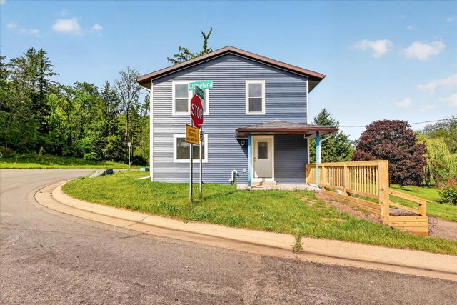 1387 E Riverside Drive, Ionia, MI 48846