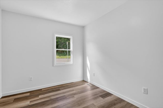 1387 E Riverside Drive, Ionia, MI 48846