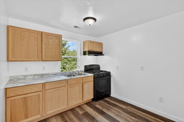 1387 E Riverside Drive, Ionia, MI 48846