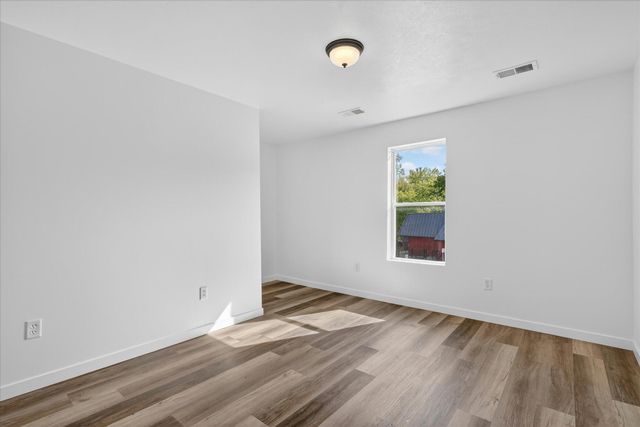 1387 E Riverside Drive, Ionia, MI 48846