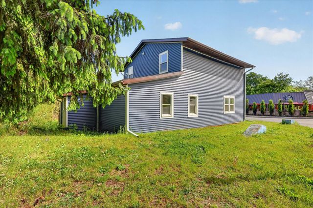 1387 E Riverside Drive, Ionia, MI 48846