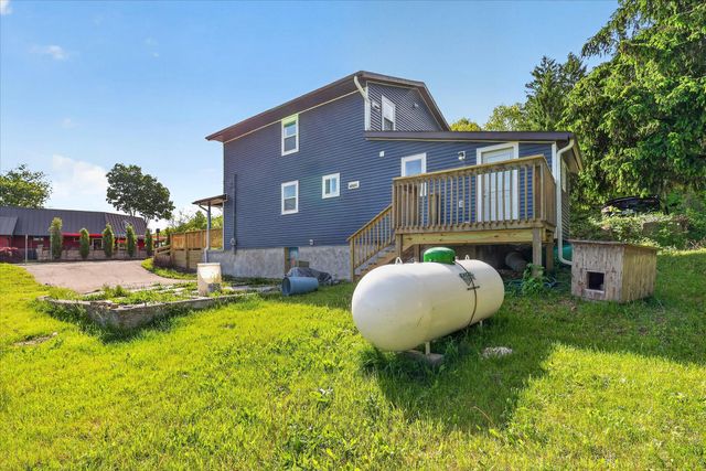 1387 E Riverside Drive, Ionia, MI 48846