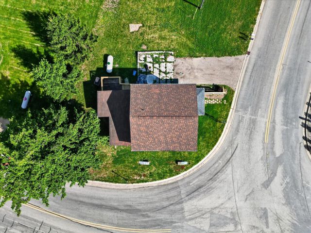 1387 E Riverside Drive, Ionia, MI 48846