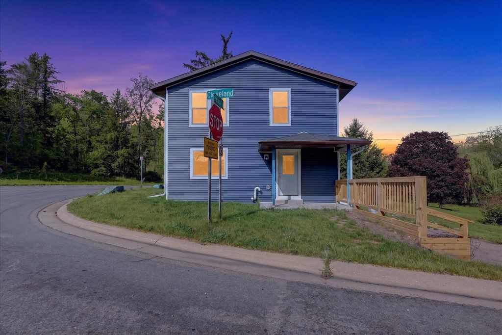 1387 E Riverside Drive, Ionia, MI 48846