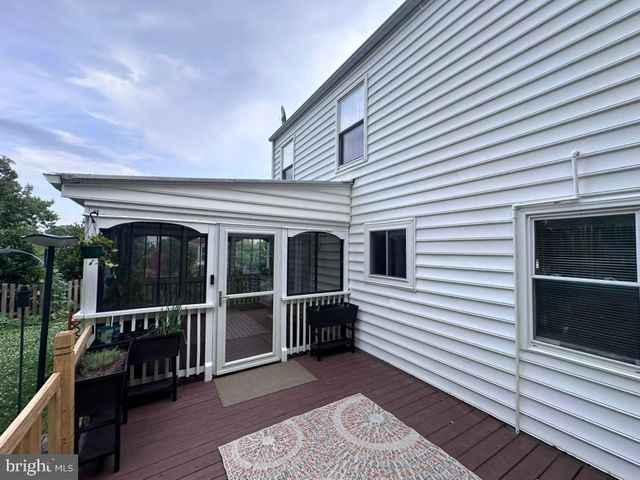 4802 QUEENSBURY CIR, Fredericksburg, VA 22408