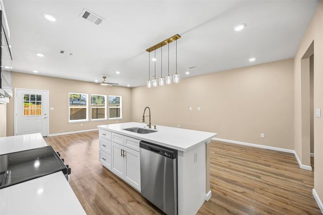 6719 Roanoke Street, Houston, TX 77028