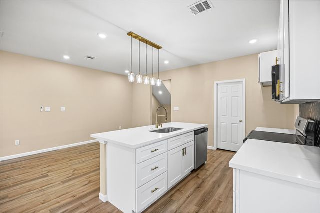 6719 Roanoke Street, Houston, TX 77028