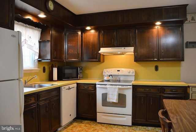 1825 S 2ND AVE, Pottsville, PA 17901