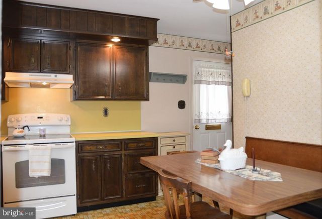1825 S 2ND AVE, Pottsville, PA 17901