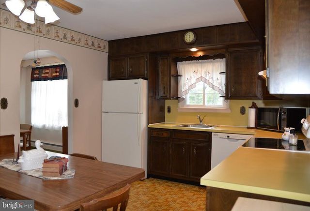 1825 S 2ND AVE, Pottsville, PA 17901