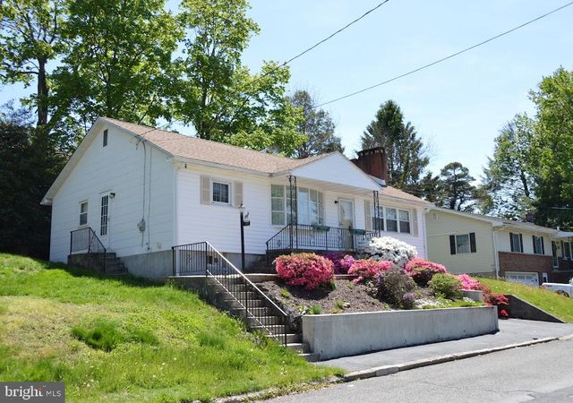 1825 S 2ND AVE, Pottsville, PA 17901