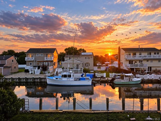 2706 Peconic, Seaford, NY 11783