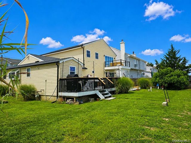 2706 Peconic, Seaford, NY 11783