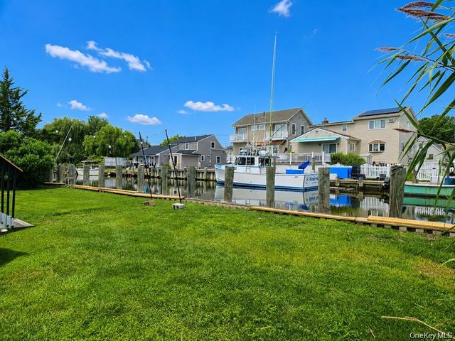 2706 Peconic, Seaford, NY 11783