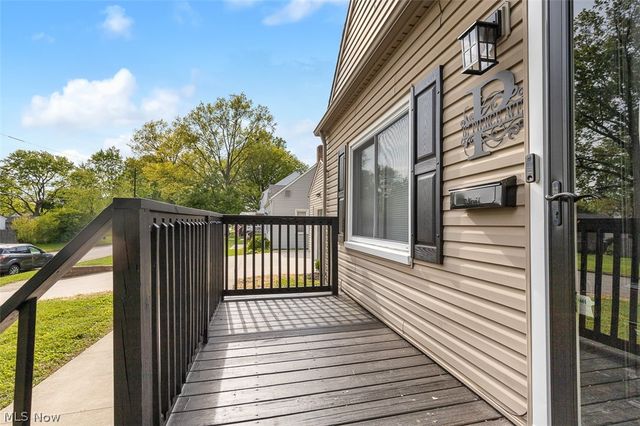 67 Pierce Avenue, Cuyahoga Falls, OH 44221