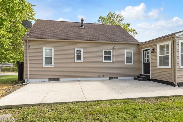 67 Pierce Avenue, Cuyahoga Falls, OH 44221