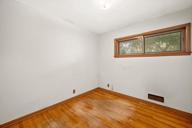 842 E Doty PLACE, Milwaukee, WI 53207