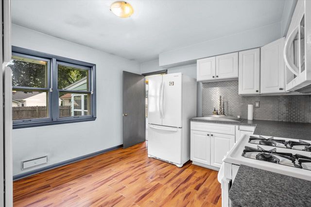842 E Doty PLACE, Milwaukee, WI 53207