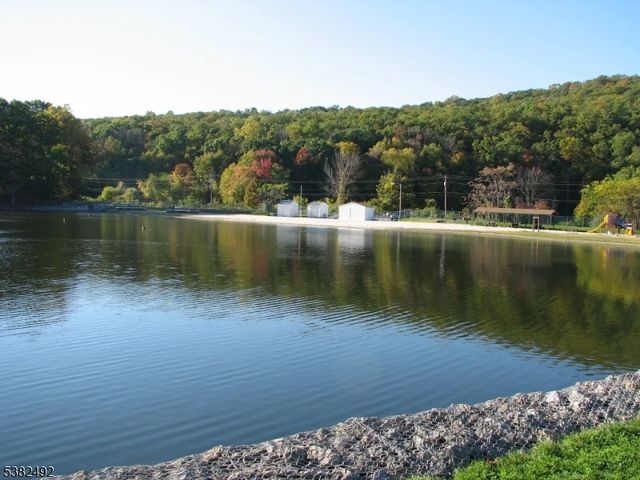 55 Orchard Dr, Vernon Twp., NJ 07462