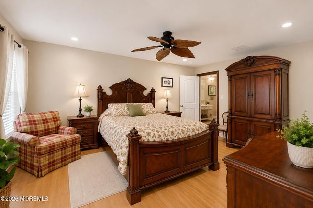 653 Neptune Avenue, Beachwood, NJ 08722