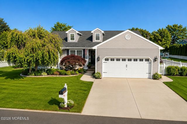 653 Neptune Avenue, Beachwood, NJ 08722