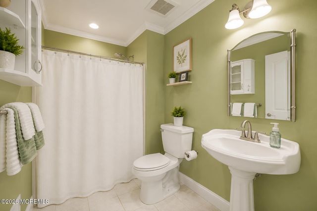 653 Neptune Avenue, Beachwood, NJ 08722